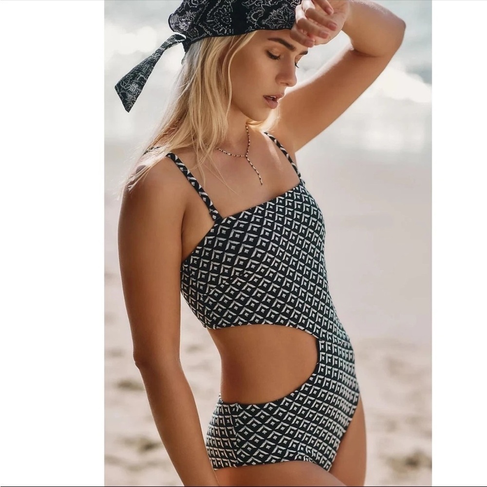 Solid & Striped The Cameron One-Piece Swimsuit Bathing Suit Patterned Black